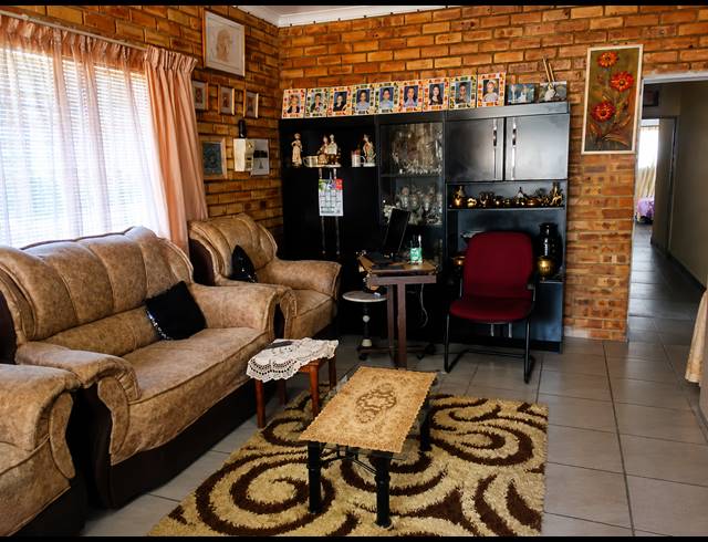 4 BEDROOM HOUSE FOR SALE IN RIVERSDALE